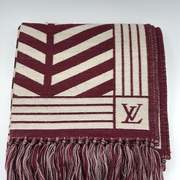 Louis Vuitton Reversible Wool & Silk Muffler Scarf in box - Picture 3 of 14